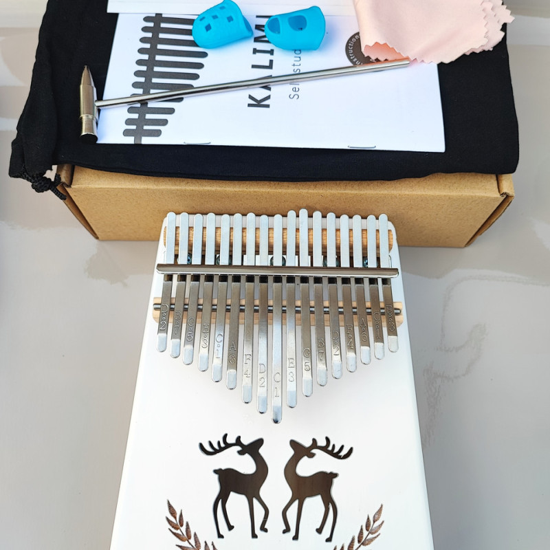 Калімба на 17 язичків (нот), з дерева ялини. З молоточком, чехлом. Біла