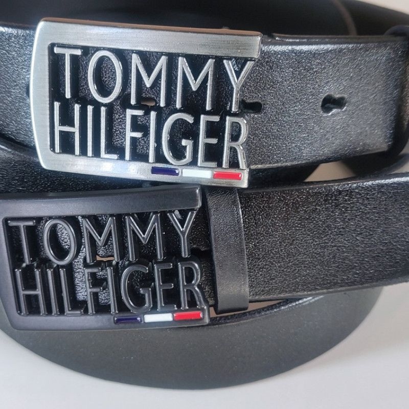 Чоловічий шкіряний ремінь із чорною пряжкою. Чорний