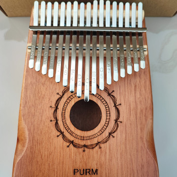 Калімба на 17 язичків (нот) з натурального дерева. З молоточком, чохлом. Коричнева