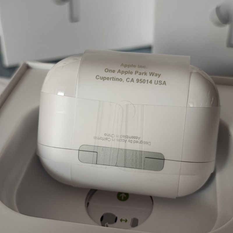 Навушники Apple AirPods Pro 2 HC with Wireless Charging Case (MQD83CH/A) White