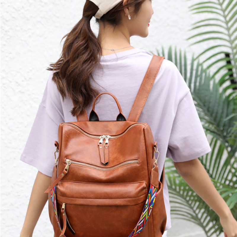 Коричнева сумка-рюкзак з екошкіри