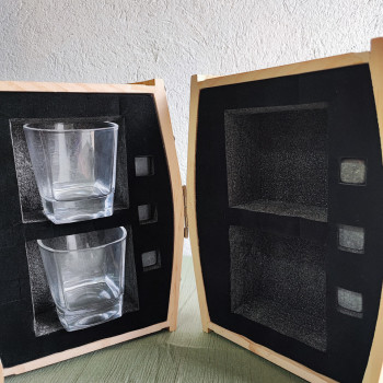 Подарунковий набір для віскі. Келих, каміння для охолодження. У дерев'яній бочці. Набір №3